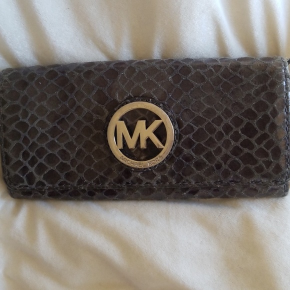 Michael Kors Python Pattern Bag & Wallet Set - Picture 2 of 8